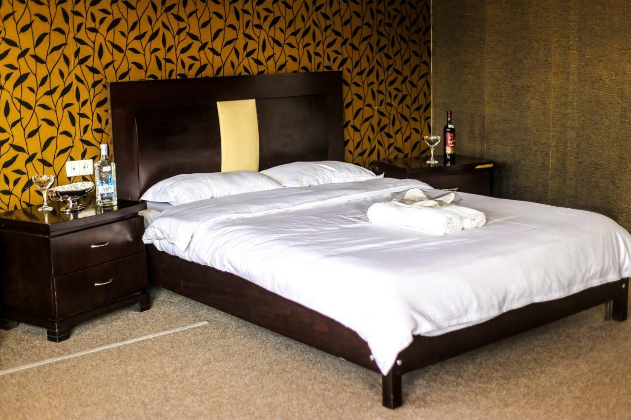 7 Star Bed & Breakfast Tbilisi ภายนอก รูปภาพ