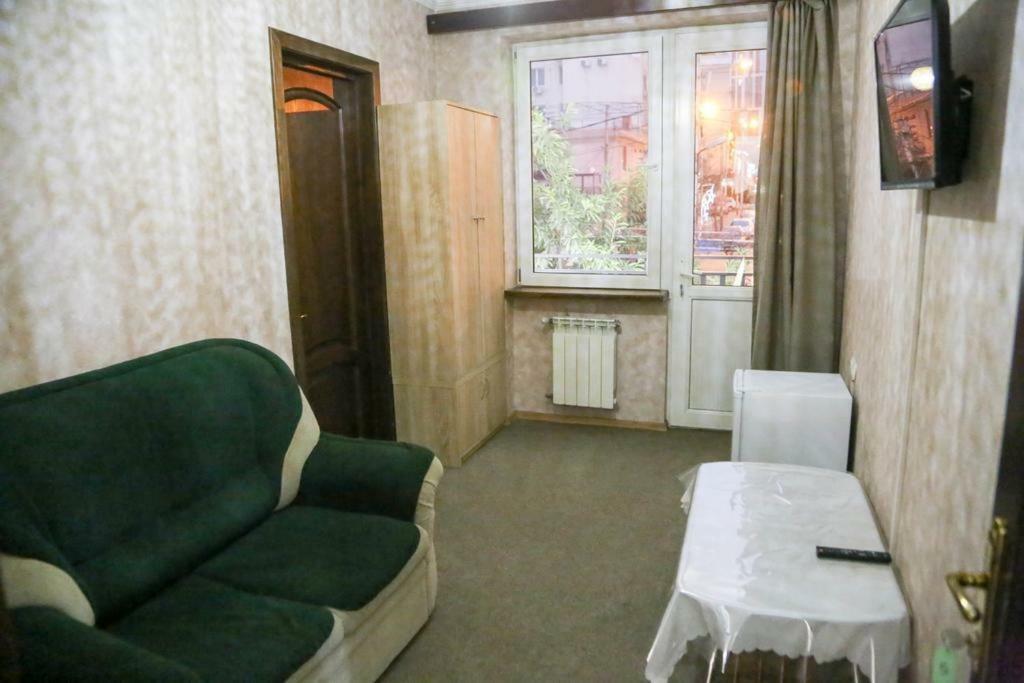 7 Star Bed & Breakfast Tbilisi ภายนอก รูปภาพ