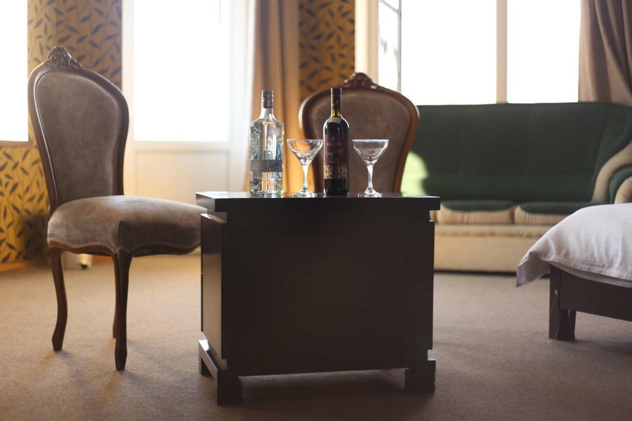 7 Star Bed & Breakfast Tbilisi ภายนอก รูปภาพ